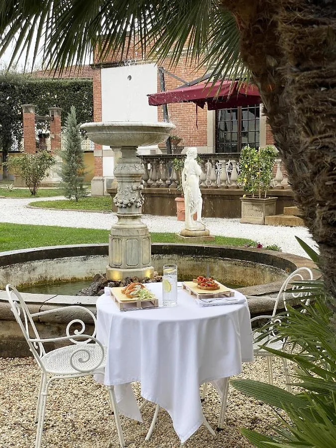 The Rif - Boutique Hotel Pisa 0*,